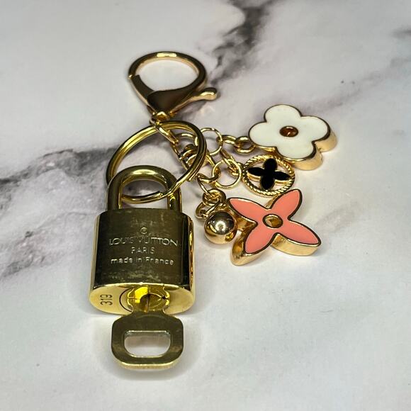 Louis Vuitton Lock & Key Set #319 with a Floral Charm Keychain - Picture 2 of 4